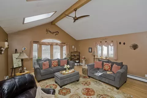 322 Holcomb Rd, Springfield, MA 01118 photo 9