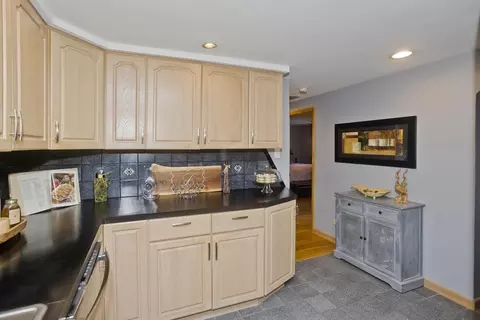 322 Holcomb Rd, Springfield, MA 01118 photo 8