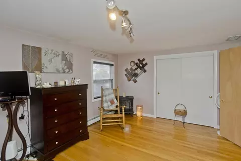 322 Holcomb Rd, Springfield, MA 01118 photo 17