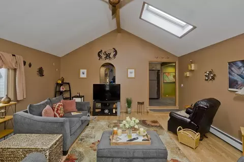 322 Holcomb Rd, Springfield, MA 01118 photo 11