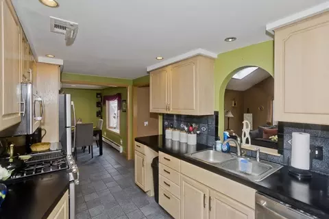 322 Holcomb Rd, Springfield, MA 01118 photo 7