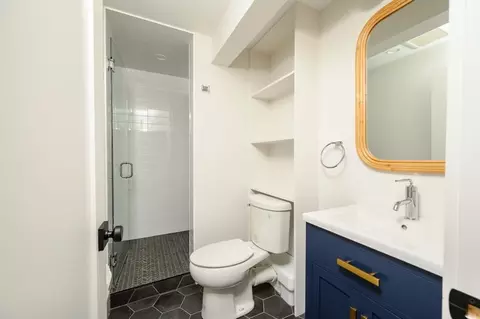 Bath - 10 Chestnut Pl, Hingham, MA 02043 photo 1 of 5