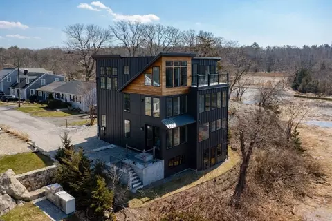 Exterior - 10 Chestnut Pl, Hingham, MA 02043 photo 3 of 3