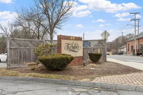 22 Railroad St #504, Andover, MA 01810