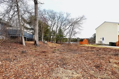 16 Black Point Rd, Webster, MA 01570 photo 2