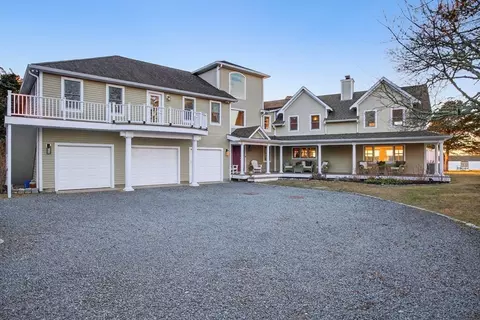 15 Seconsett Point Rd, Mashpee, MA 02649 photo 2