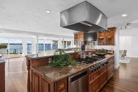 15 Seconsett Point Rd, Mashpee, MA 02649 photo 14