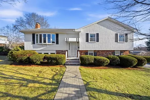 79 W Park Dr, Wakefield, MA 01880