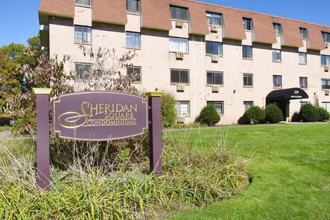 135 Grove St #115, Rockland, MA 02370