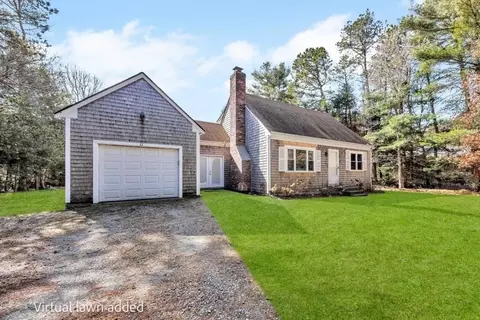 11 Dry Hollow Ln, Mashpee, MA 02649