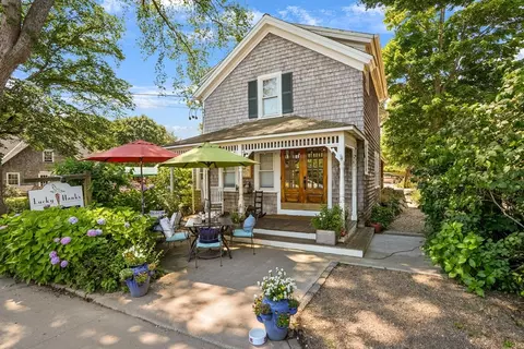 218 Upper Main St, Edgartown, MA 02539