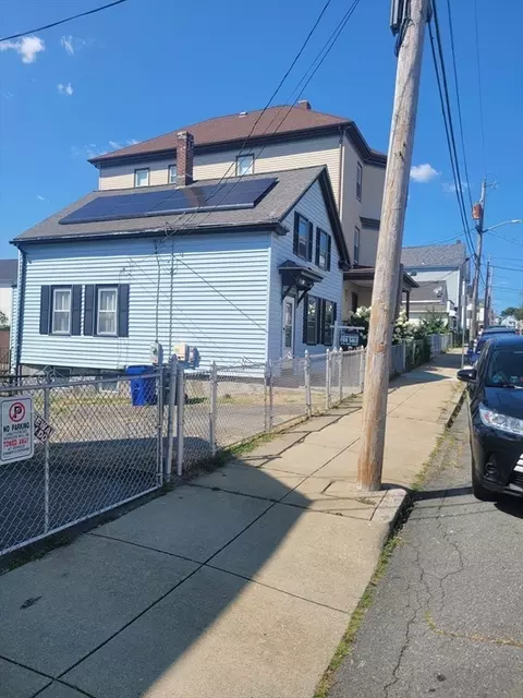 90 Tremont St, Fall River, MA 02720