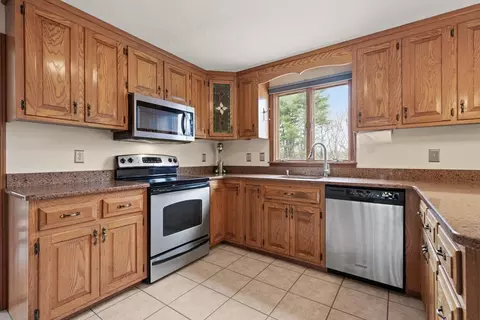 3 Daniels Rd, Mendon, MA 01756 photo 6