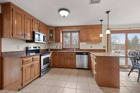 3 Daniels Rd, Mendon, MA 01756 photo 5