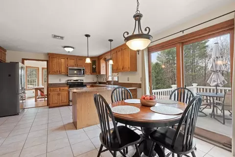 3 Daniels Rd, Mendon, MA 01756 photo 9