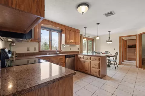 3 Daniels Rd, Mendon, MA 01756 photo 7