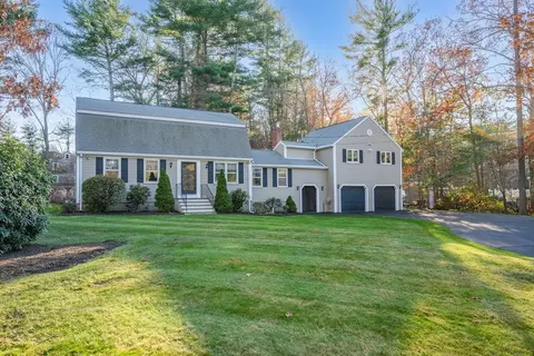 31 Hillcrest Dr, Pembroke, MA 02359