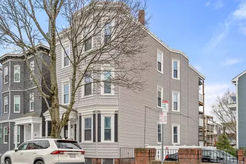 617 E 8th St, Boston, MA 02127
