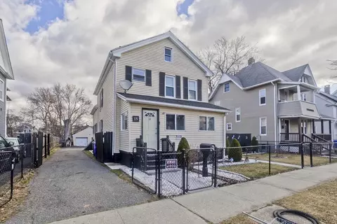 15 Florida St, Springfield, MA 01109 photo 2