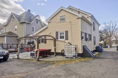 15 Florida St, Springfield, MA 01109 photo 5