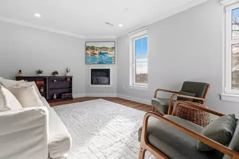 1721 Centre St #304, Boston, MA 02132