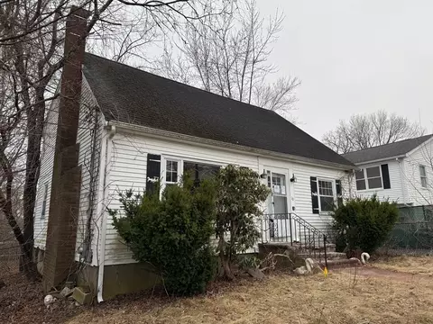 10 Goff St, Hyde Park, MA 02136