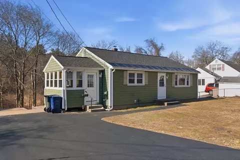 40 Charles St, Dracut, MA 01826