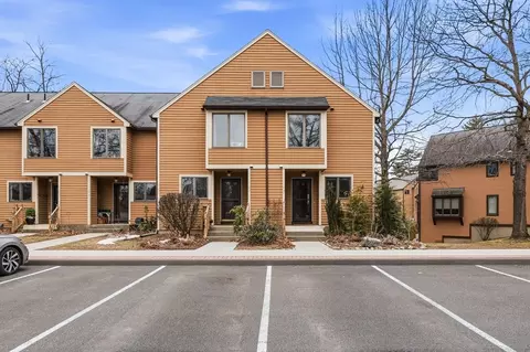 575 Bridge Rd #11-8, Northampton, MA 01062