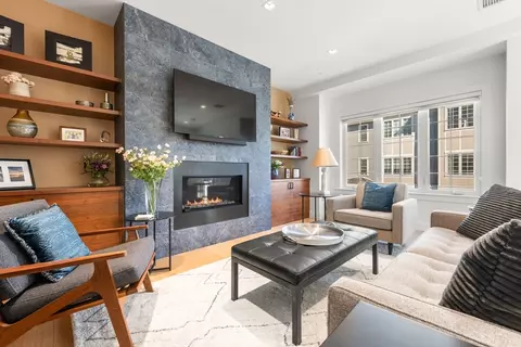 21 Crowninshield Rd #21, Brookline, MA 02446