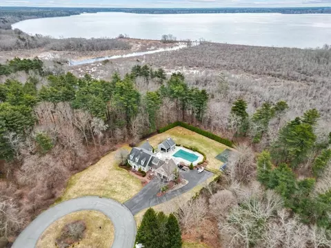 16 Pheasant Run Rd, Lakeville, MA 02347
