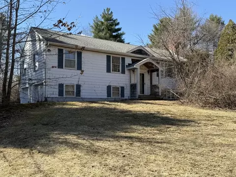 125 Brookfield Rd, Sturbridge, MA 01518