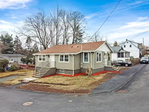 87 Arborway Dr, Braintree, MA 02184