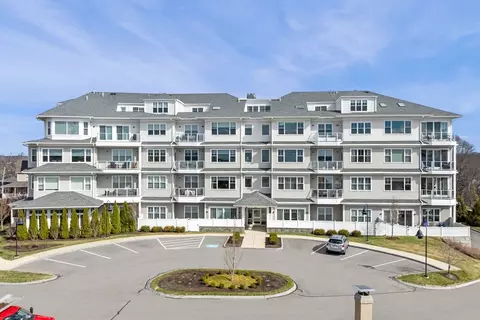 71 Greenwood Ave #202, Swampscott, MA 01907