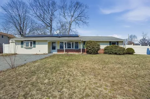 25 Courtfield Dr, Brockton, MA 02302