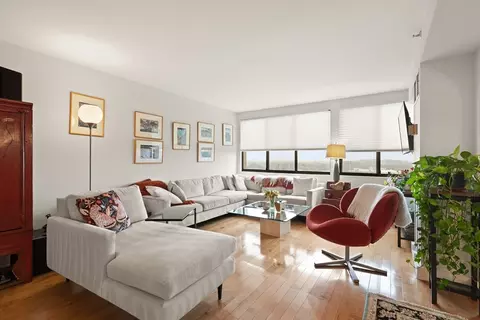 250 Hammond Pond Pkwy #1503N, Chestnut Hill, MA 02467