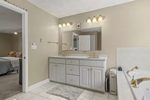 Entry Way - 6 Ashley Rd, Rowley, MA 01969 photo 4 of 4