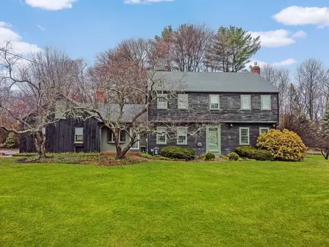15 Cedarcrest Ln, Haverhill, MA 01835