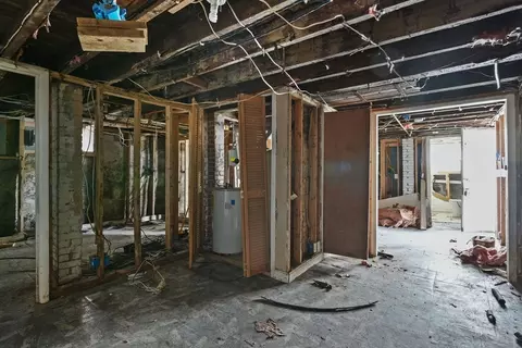 Entry Way - 213 Weetamoe St, Fall River, MA 02720 photo 3 of 6