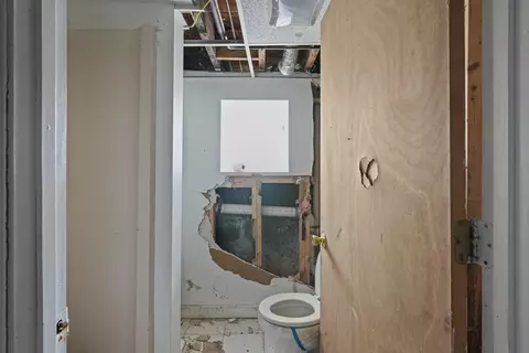 Bath - 213 Weetamoe St, Fall River, MA 02720 photo 1 of 3