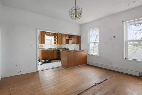 Living - 213 Weetamoe St, Fall River, MA 02720 photo 1 of 2
