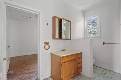 Bath - 213 Weetamoe St, Fall River, MA 02720 photo 3 of 3