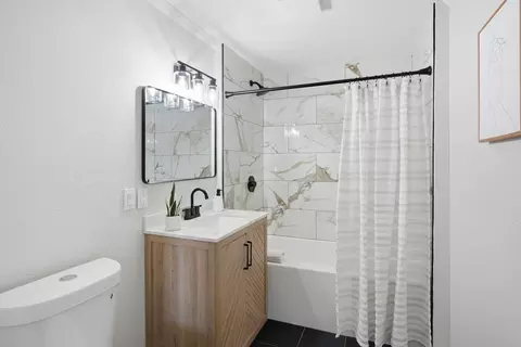 Bath - 126 Windemere St, Springfield, MA 01104 photo 1 of 2
