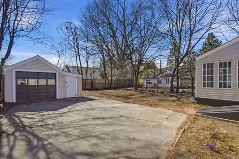 Exterior - 126 Windemere St, Springfield, MA 01104 photo 4 of 6