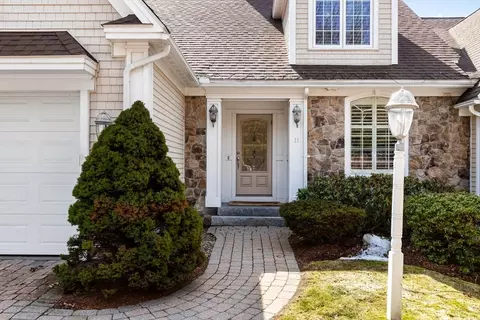 11 Swan Ln #11, Andover, MA 01810