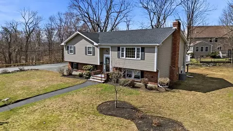 75 Whitehall Ln, Reading, MA 01867