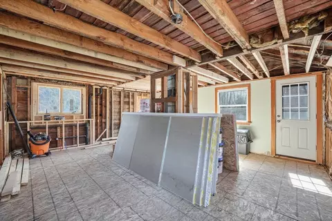 Entry Way - 5 Torrey St, Easthampton, MA 01027 photo 1 of 4