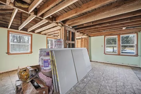 Entry Way - 5 Torrey St, Easthampton, MA 01027 photo 4 of 4