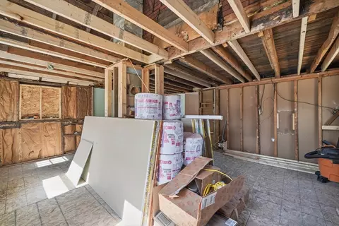 Entry Way - 5 Torrey St, Easthampton, MA 01027 photo 3 of 4