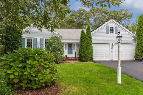 64 Falling Leaf Ln, Osterville, MA 02655