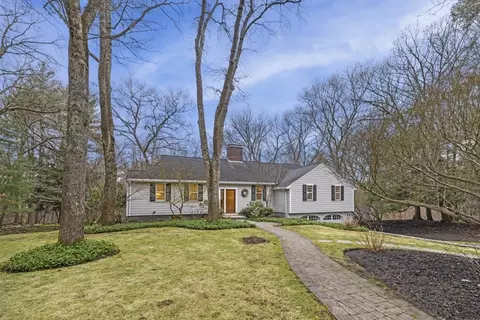 25 Apple Hill Ln, Lynnfield, MA 01940
